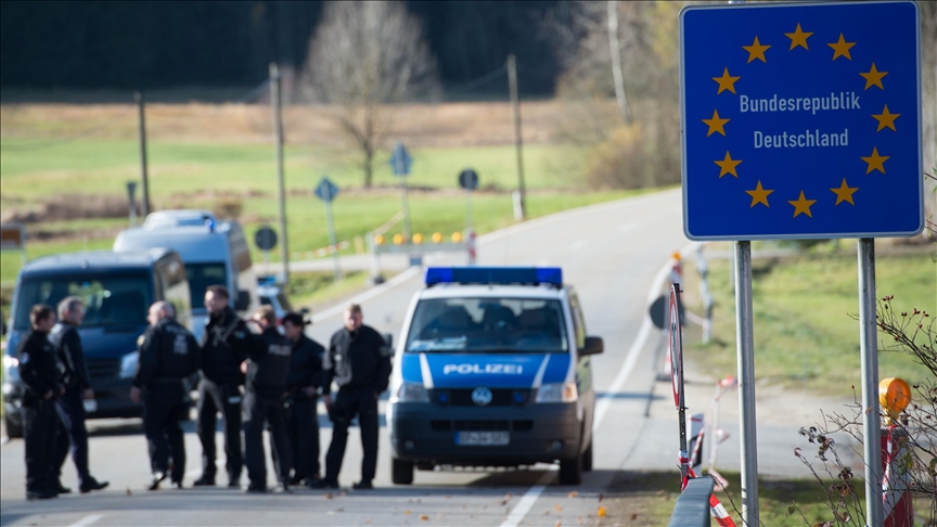 New German interior minister orders to turn away asylum seekers at border