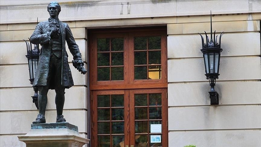 Колумбийский университет объявил об увольнении около 180 сотрудников