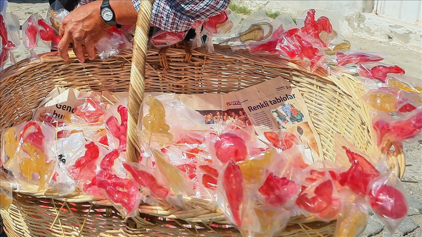 États-Unis : un enfant de 8 ans passe une commande de 70 000 sucettes pour 4 000 dollars avec le téléphone de sa mère