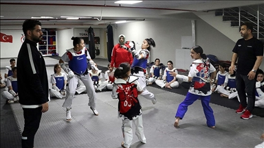 Milli takım antrenörü çift ve oğulları, tekvandoda geleceğin şampiyonlarını yetiştiriyor