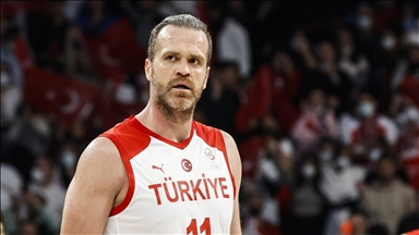 Oğuz Savaş, aktif basketbol kariyerini noktaladı
