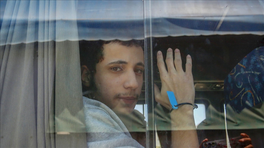 بعد شهور من التعذيب.. إسرائيل تفرج عن 11 أسيرا فلسطينيا من غزة