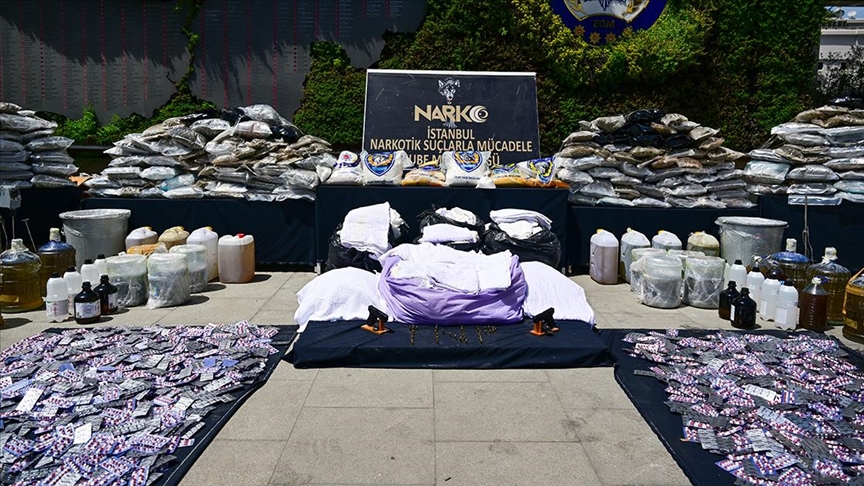 İstanbul'daki operasyonlarda 1 ton 52 kilo 380 gram uyuşturucu ele geçirildi