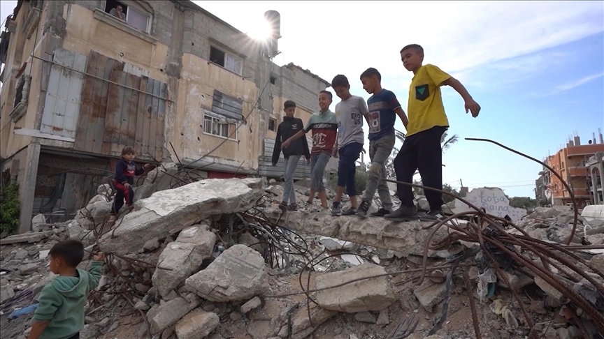 Gazze’de bazı çocuklar, İsrail saldırılarının oluşturduğu travmadan sokak dansıyla uzaklaşmaya çalışıyor