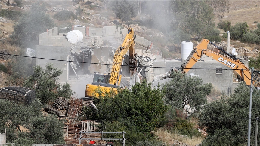 الجيش الإسرائيلي يهدم منزلا في نابلس بزعم "البناء دون ترخيص"