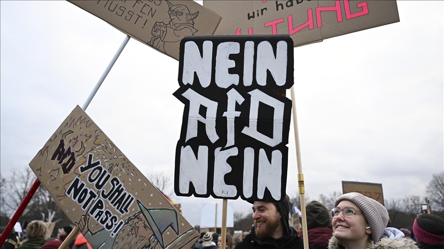 Almanya'nın Baden Württemberg eyaletinde AfD'li yetkililerin silah ruhsatlarının incelenmesi talebi