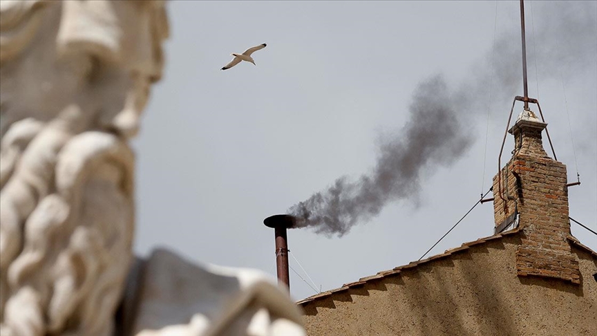 Новиот папа не е избран ниту во вториот и третиот круг од гласањето во Ватикан