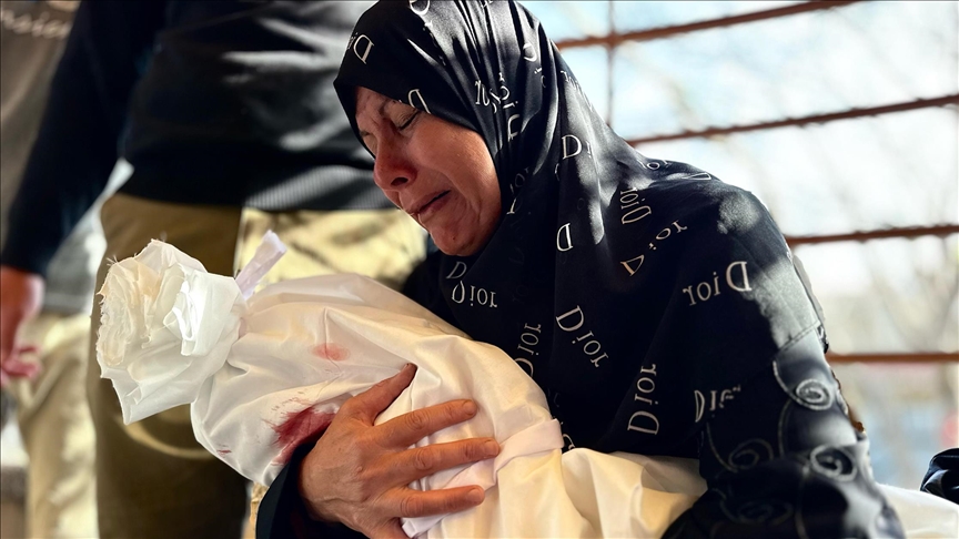 "هآرتس" عن صور أطفال قتلتهم إسرائيل بغزة: الحرب أصبحت نوبة انتقام