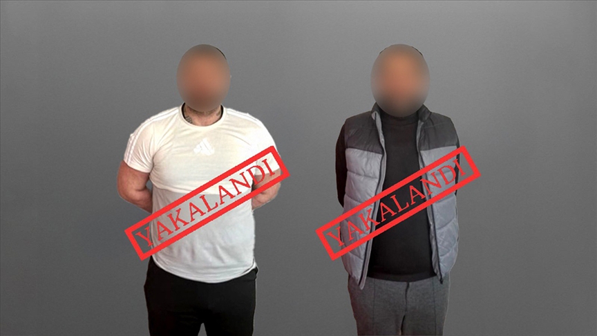 Bakan Yerlikaya, kırmızı bültenle aranan iki suçlunun Gürcistan'da yakalanarak Türkiye'ye getirildiğini duyurdu
