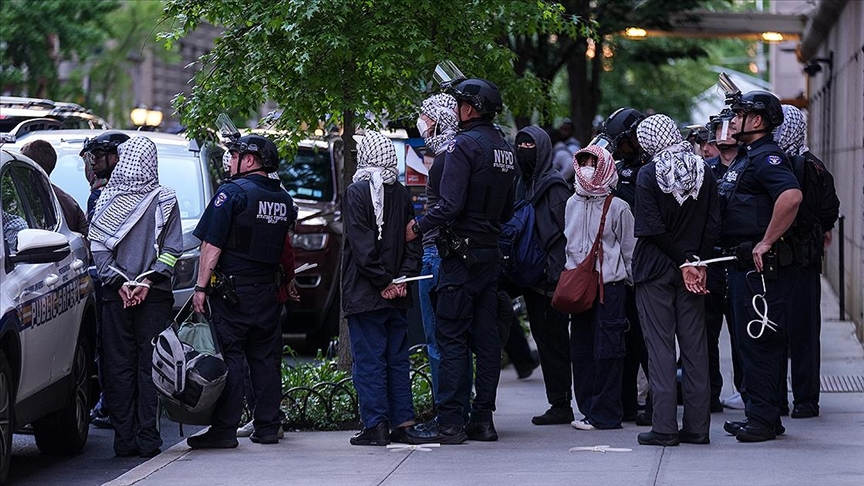 Columbia Üniversitesi'nde Filistin'e destek gösterisi düzenleyen onlarca protestocu gözaltına alındı