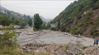 Heavy rains, landslides close main highway in Kashmir