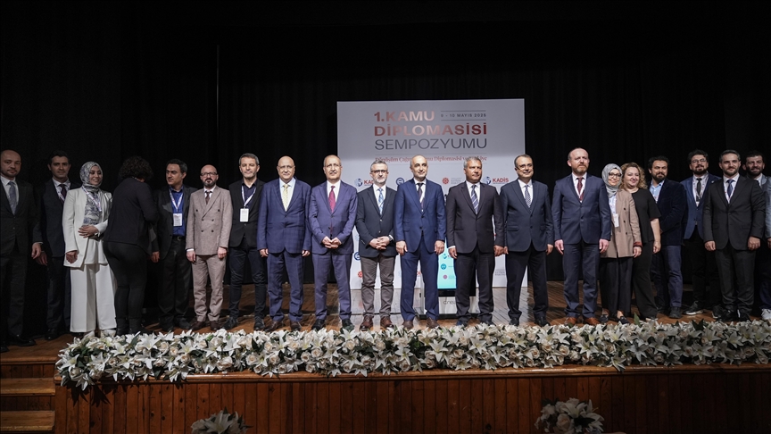 陌蝉迟补苍产耻濒'da "1. Kamu Diplomasisi Sempozyumu" ba艧lad谋
