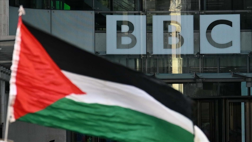 Aktivistët protestojnë jashtë zyrës së BBC-së në Londër për "fshehjen e gjenocidit" në Gaza