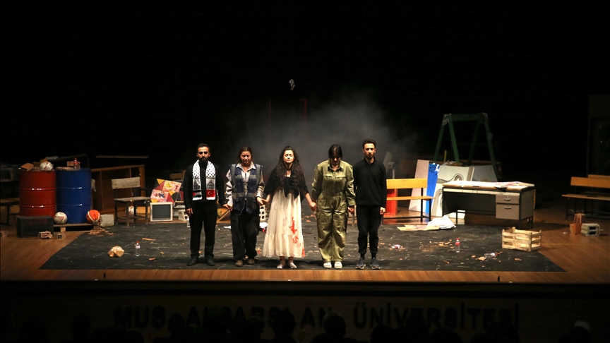 Muş'ta, Gazze'deki dramı anlatan "Meryem" oyunu sahnelendi