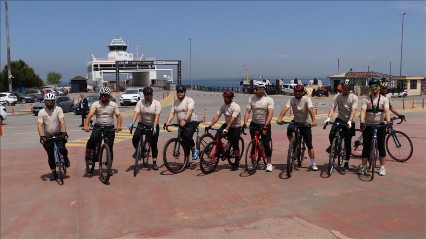 "Doğaya vakıf ol" sloganıyla İstanbul'dan Bursa'ya pedal çeviriyorlar 