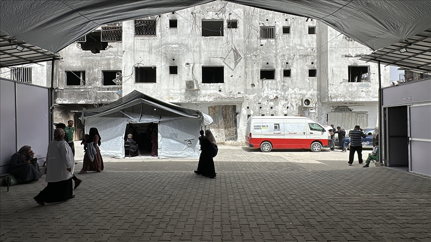 Gazze'de çöken sağlık sistemine "geçici" destek sağlayan sahra hastaneleri Filistinlilerin son umudu