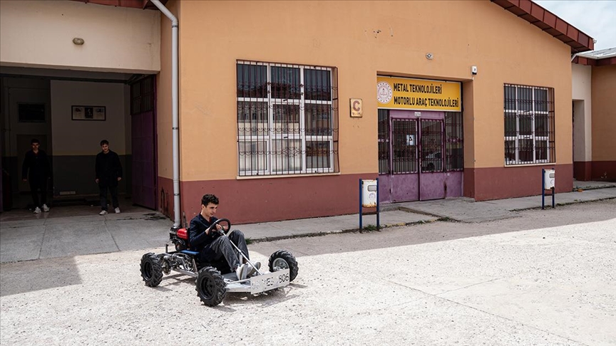 Meslek liseli öğrenciler iki ayda "gokart" aracı yaptı