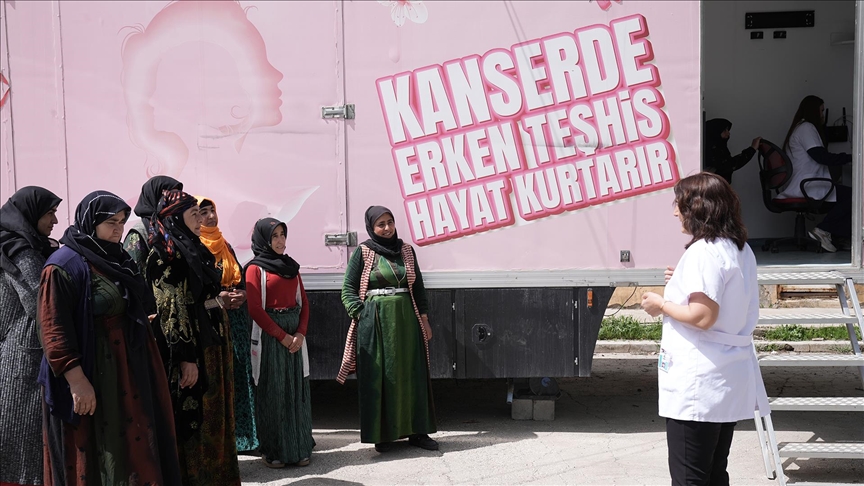 Diyarbakır'da mobil kanser tarama aracı erken teşhis için kırsaldaki kadınların hizmetinde