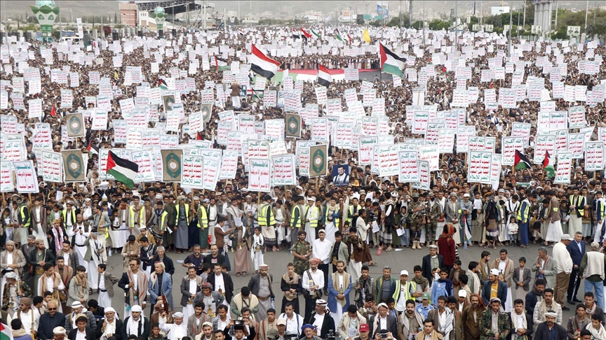 اليمن.. مئات الآلاف يتظاهرون احتفالا بكسر العدوان الأمريكي