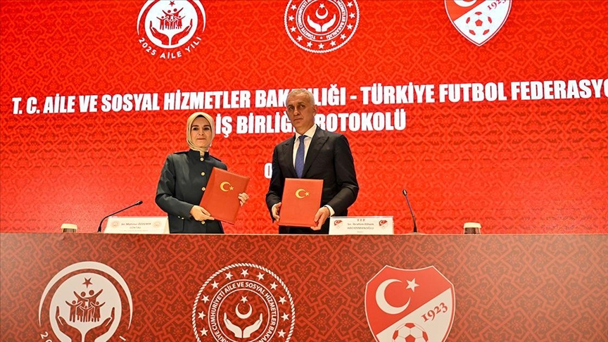 Aile ve Sosyal Hizmetler Bakanl谋臒谋 ile TFF aras谋nda i艧 birli臒i protokolü imzaland谋