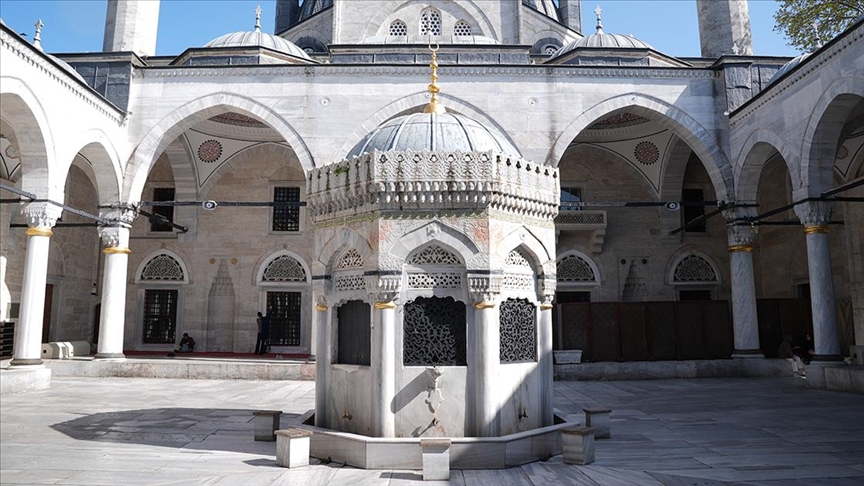 Osmanlı'nın merhamet mimarisi "kuş sebilleri" yüzyıllardır camileri süslüyor