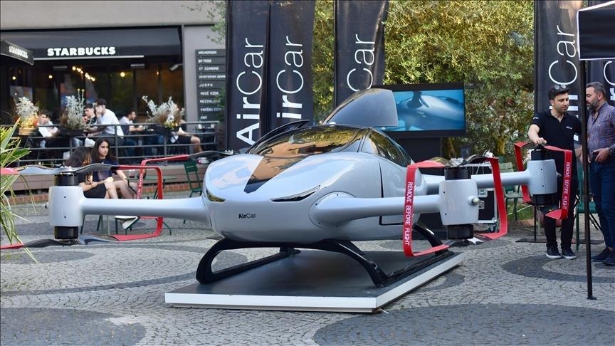 В Турции провели первый пилотируемый полет на летающем автомобиле AirCar