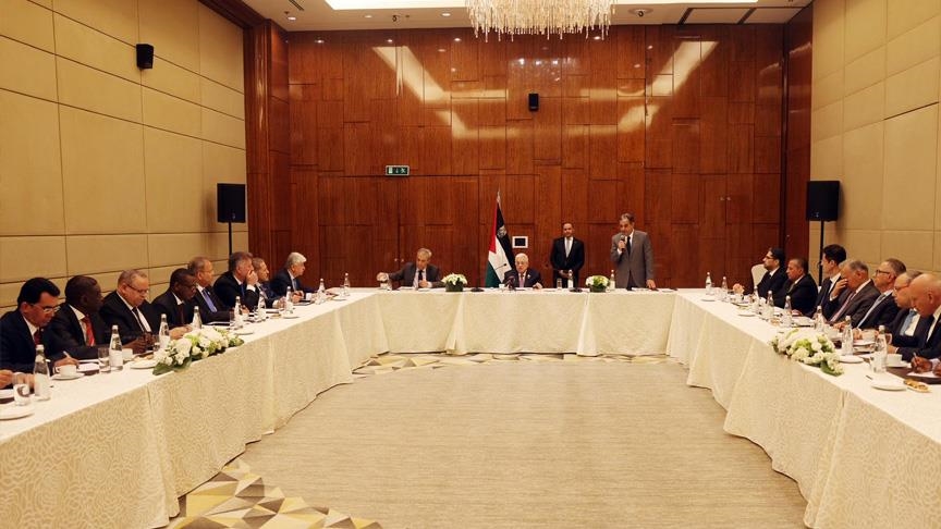 عباس يطلع السفراء العرب بموسكو على تطورات عدوان إسرائيل بغزة والضفة