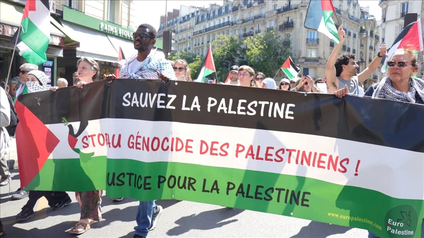 Des centaines de personnes rassemblées à Paris pour dénoncer le « génocide » à Gaza 