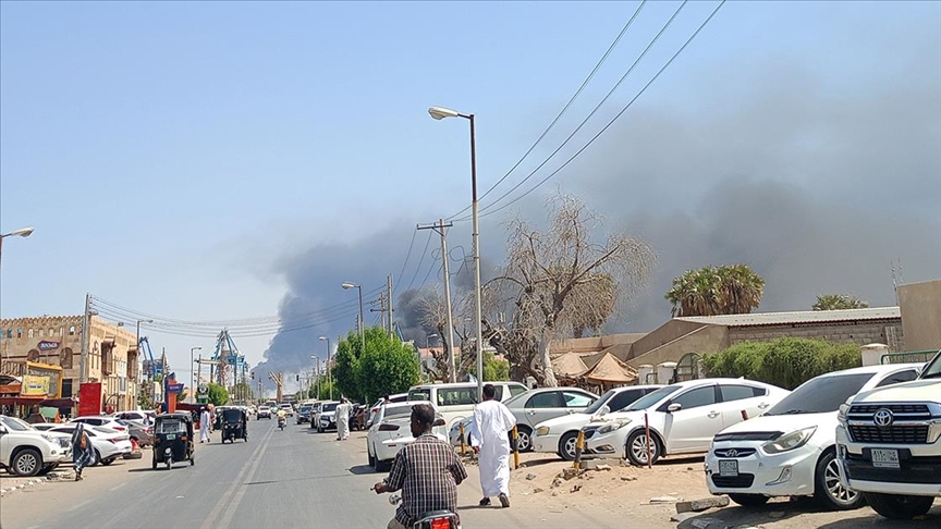 Türkiye'den Sudan'a 5 gündür süren yangınların söndürülmesi için malzeme ve ekipman desteği