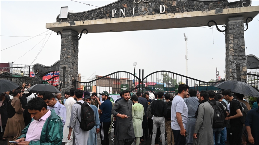 Diplomatic efforts in full swing to de-escalate tensions between Pakistan, India