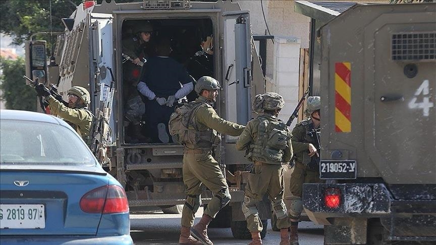 بينهم سيدة.. الجيش الإسرائيلي يعتقل 8 فلسطينيين بالضفة