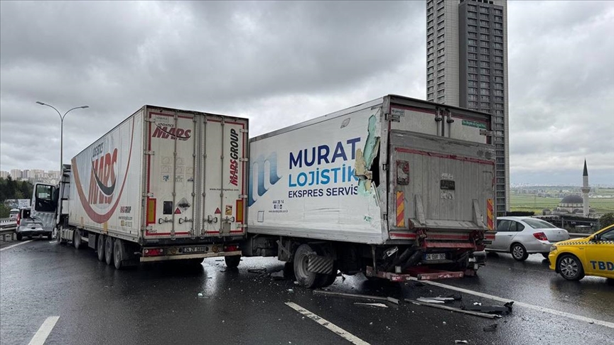 Avcılar'da zincirleme trafik kazası ulaşımı aksattı