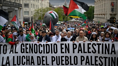 Madrid sokaklarını dolduran İspanyollar, İsrail'in Gazze'deki soykırımına tepki gösterdi