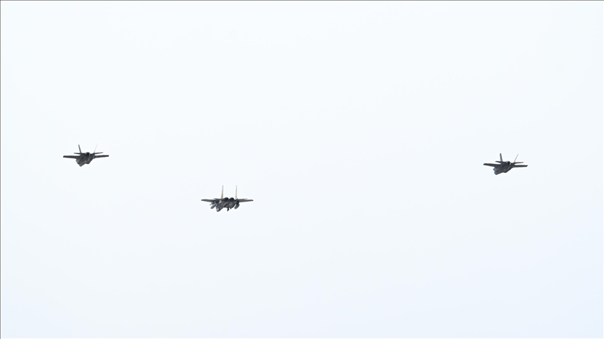 Israeli warplanes fly above southern Syrian provinces