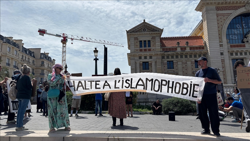 Des milliers de personnes manifestent contre l’islamophobie partout en France