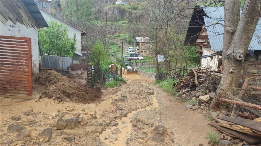 Sivas'ta şiddetli yağışlar sele neden oldu