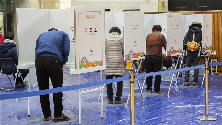 South Korean ruling party candidate files nomination for snap presidential election