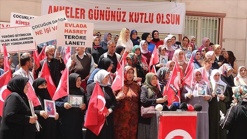 Nobeta ewladan a dayikên Diyarbekirê di "Roja Dayikan" da jî didome