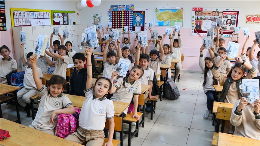 Geleceğin minik yazarlarının kaleme aldığı hikayeler kitaba dönüştü