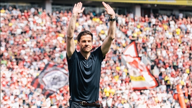 Xabi Alonso se oprostio od navijača Bayera, dobio ulicu u Leverkusenu