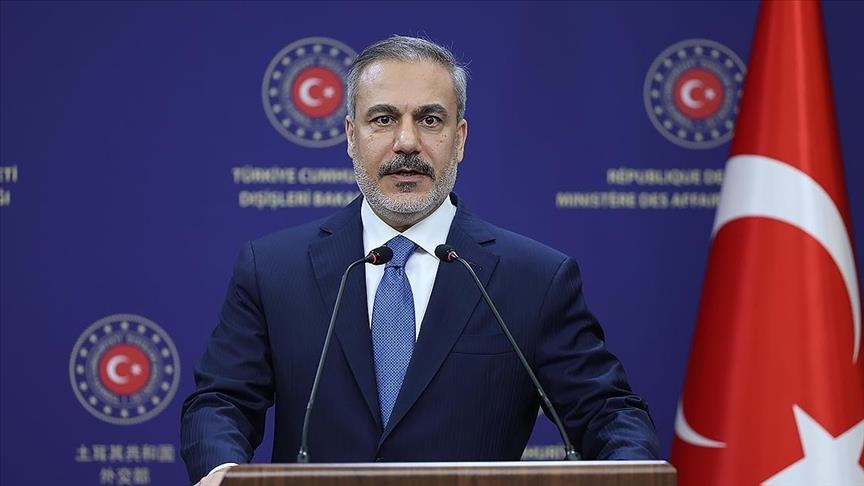 Fidan: "La Türkiye surveille les mesures prises à la suite de la décision du PKK de s'autodissoudre"