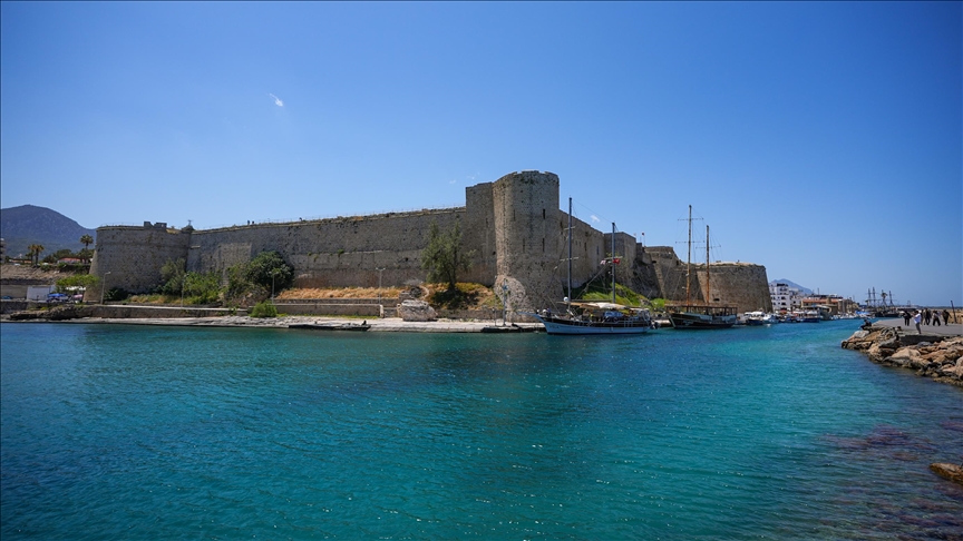 Историската тврдина Киренија во Турската Република Северен Кипар омилена дестинација за туристите