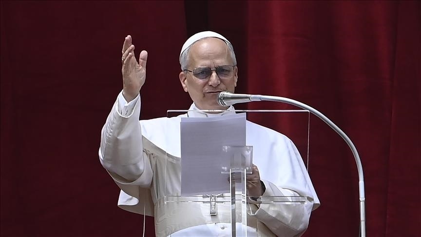 Pope urges media to promote peace
