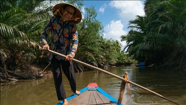 Turet me varkë në kanalet e Deltës së Mekongut në Vietnam, atraksion turistik