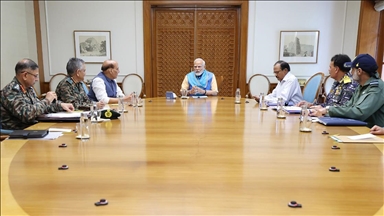 Hindistan Başbakanı Modi, Pakistan'a yönelik operasyonların "askıya alındığını" söyledi