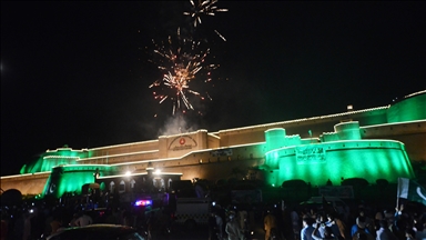 Armëpushimi Pakistan-Indi festohet me fishekzjarre në Peshawar