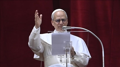 Pope urges media to promote peace