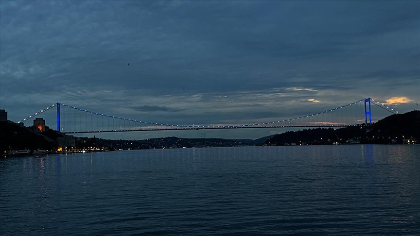 FSM Köprüsü, Engelliler Haftası dolayısıyla mavi renge büründü