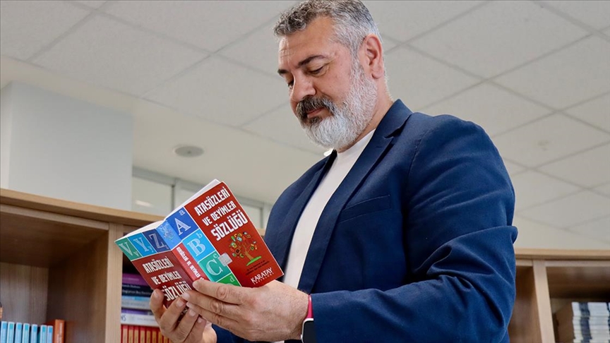 Yetişkinlere atasözleri ve deyimler sözlüğü okuma önerisi