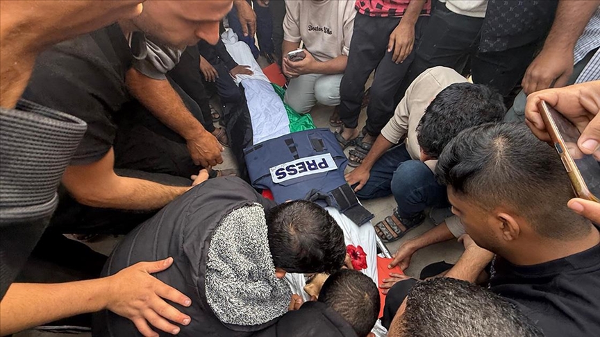 İsrail'in Gazze'ye saldırılarında 1'i gazeteci 8 Filistinli hayatını kaybetti